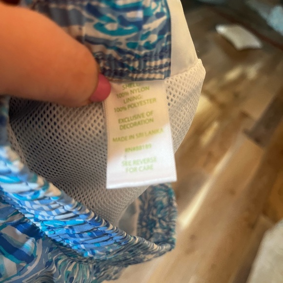 Lily Pulitzer boys swim trunks - Picture 5 of 7